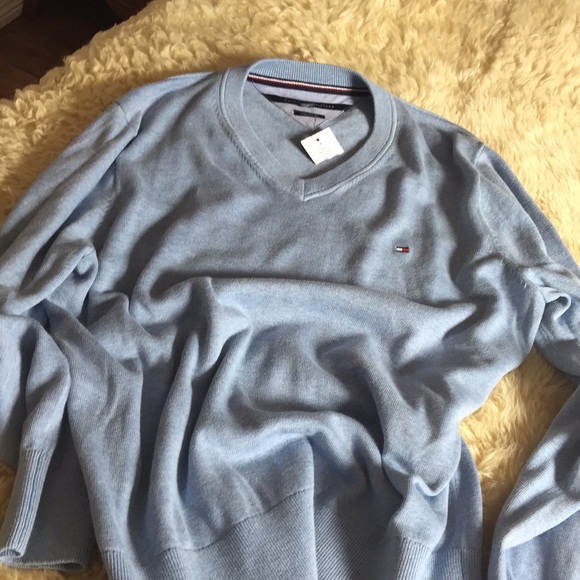 SOLD Tommy Hilfiger Sweater - Picture 3 of 5